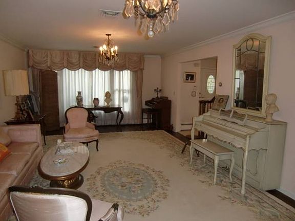 Living Room Facing Front