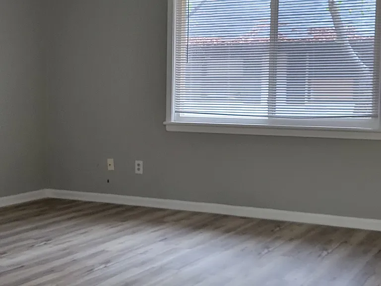 423 Lake Dr #A — Photo 2