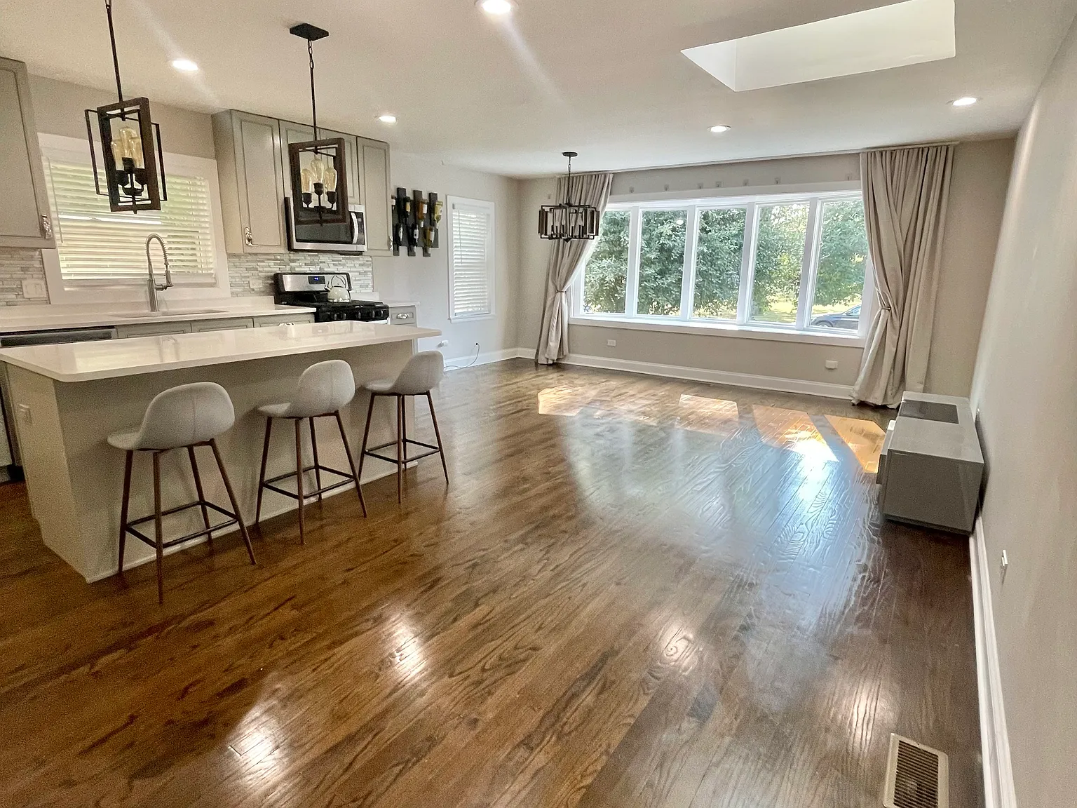 3 bed, 1264 sqft, $2,850 — Photo 2