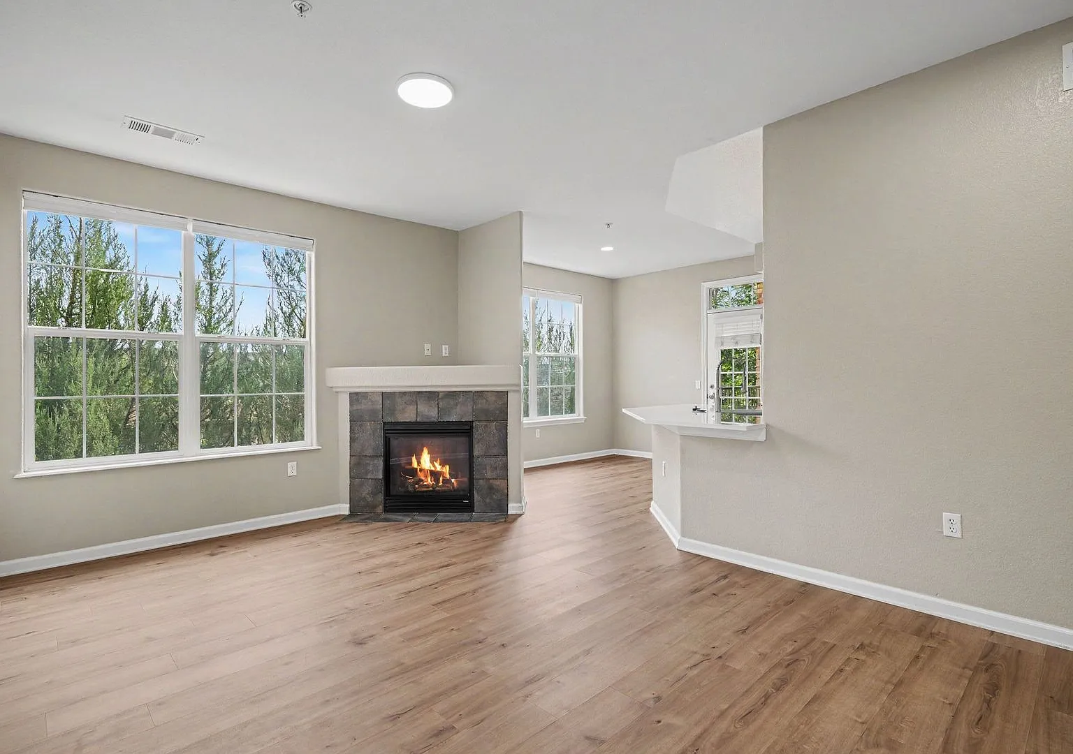 Available NOW! 2 Bedroom 1 Bath Beautiful Condo in Parker! — Photo 2