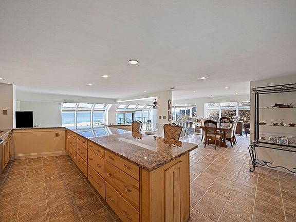 3rd image of 25 Oceanside Dr Unit 25