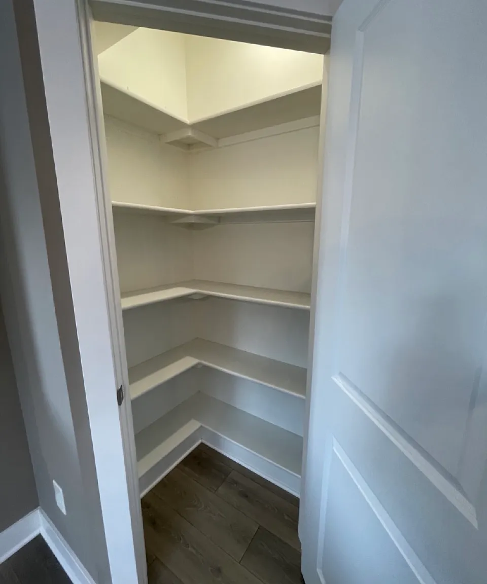 2 bed, 2.5 bath, 1300 sqft, $2,500 — Photo 2
