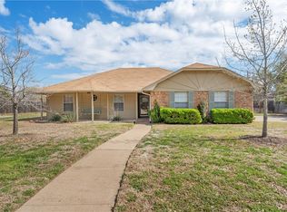 1016 Radisson Dr, Hewitt, TX 76643