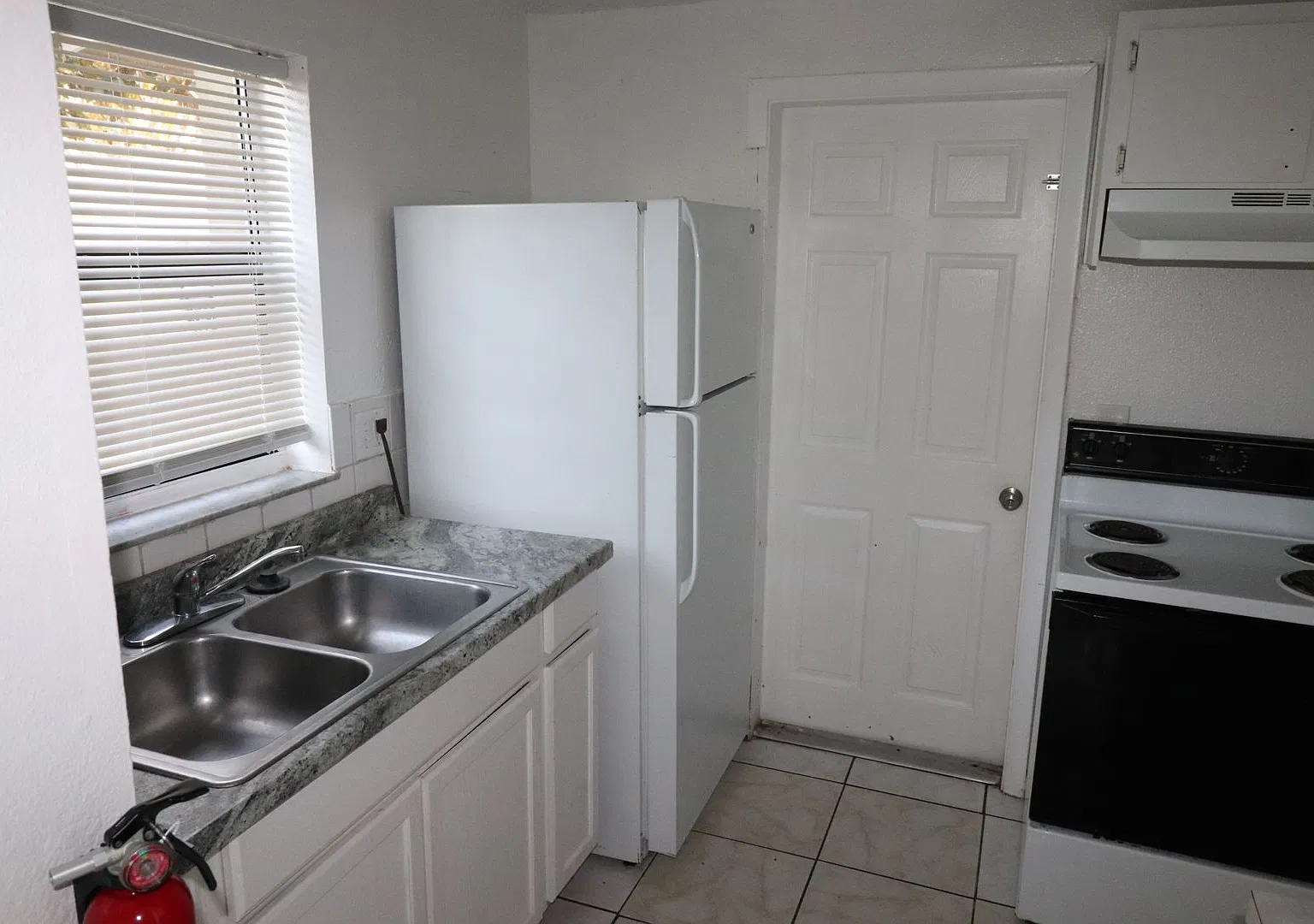 727 Lucaya Dr. — Photo 2