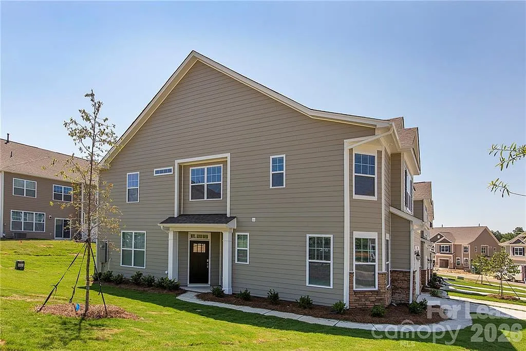 3 bed, 2.5 bath, 1774 sqft, $1,900 — Photo 2