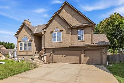 3rd image of 2346 W Piatt Ln