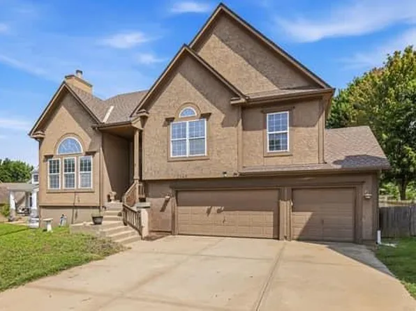 2346 W Piatt Ln, Olathe, KS 66061