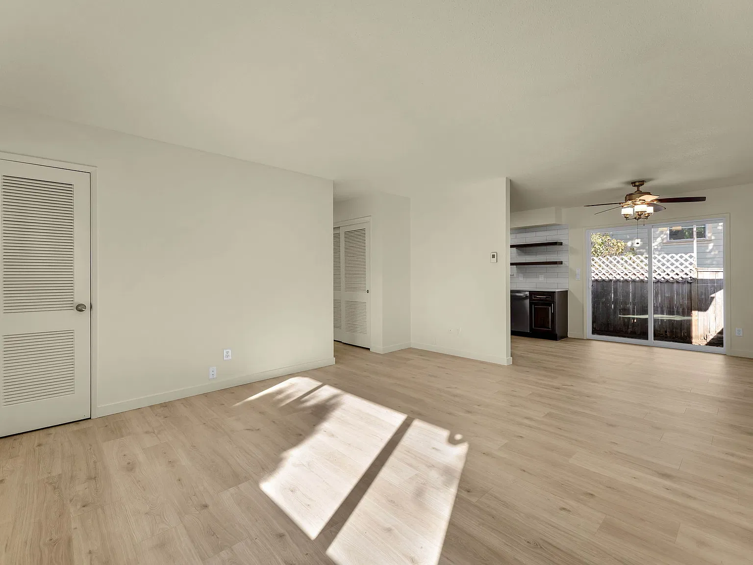 2 bed, 812 sqft, $2,095 — Photo 4