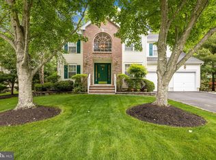 982 Whispering Oak Ln, Manahawkin, NJ 08050