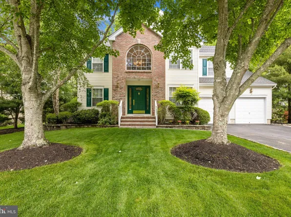 982 Whispering Oak Ln, Manahawkin, NJ 08050