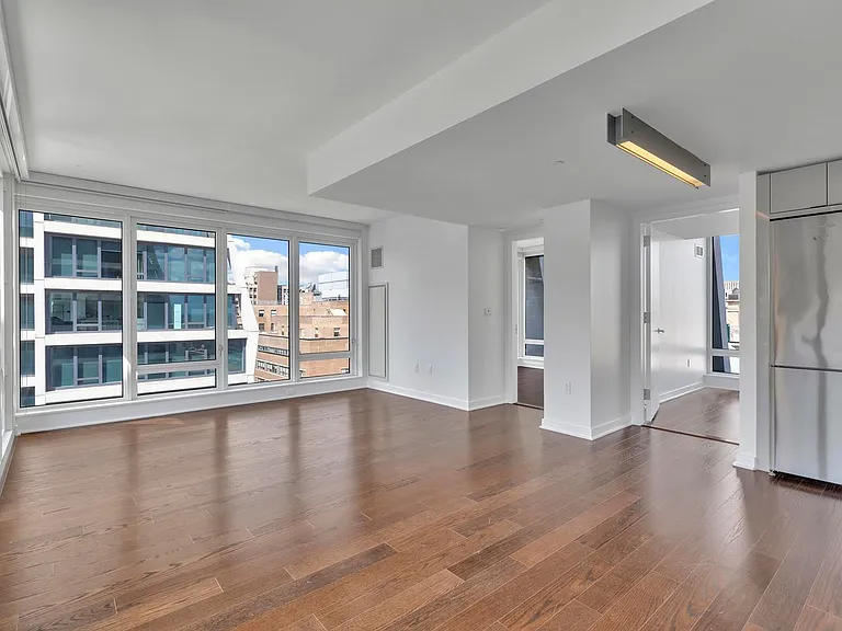 400 W 113th St #1427 — Photo 3