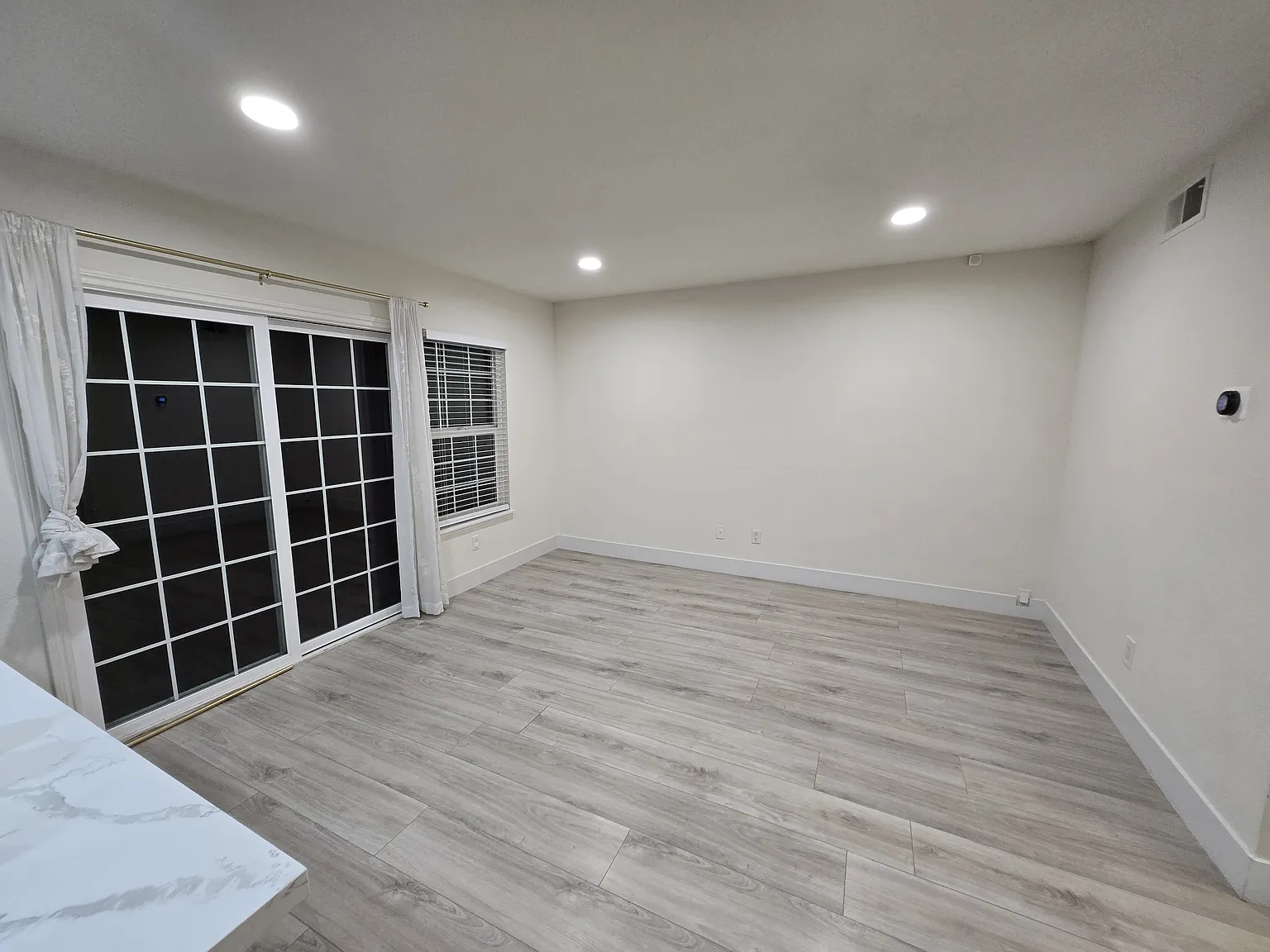 3 bed, 2.5 bath, 1787 sqft, $4,200 — Photo 2