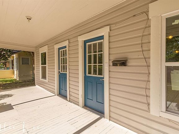 3rd image of 726 Vine St