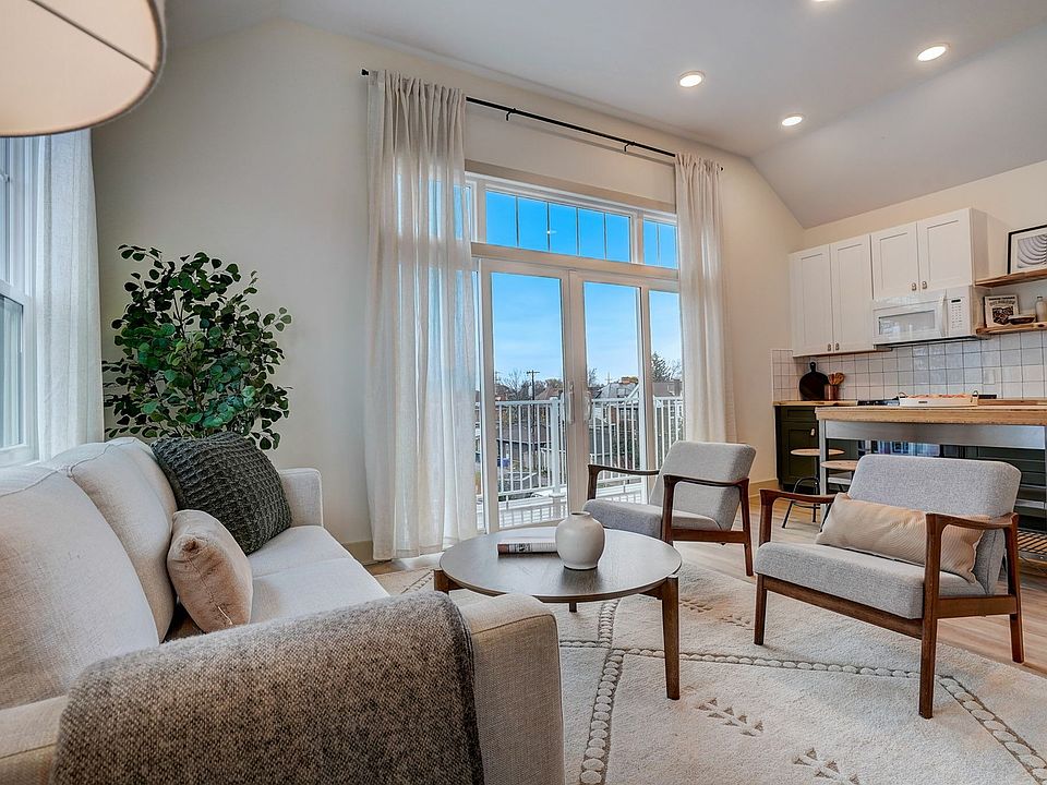 Flats On East Gay | 1 Bedroom