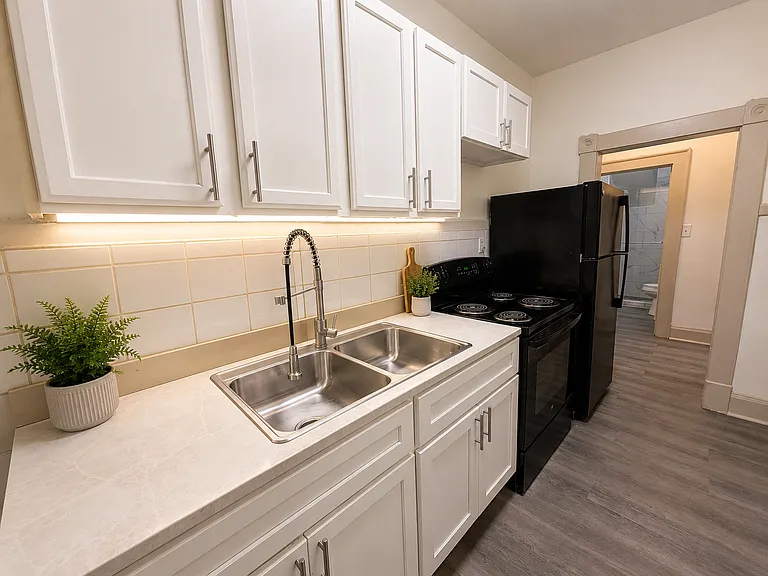 1009 Jackson Ave #1 — Photo 7
