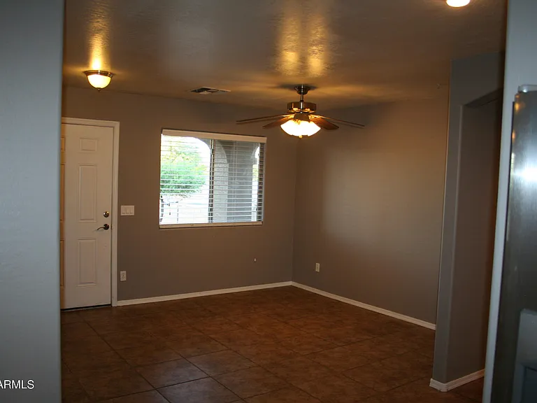 11207 W Hopi St — Photo 7