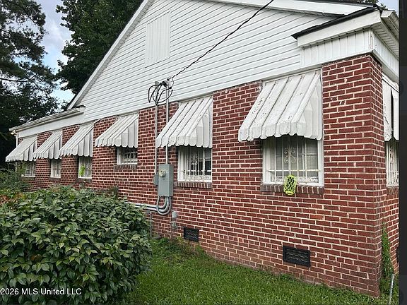 4th image of 714 Maple St