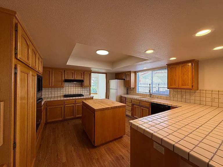 1470 Mercer Ct — Photo 26