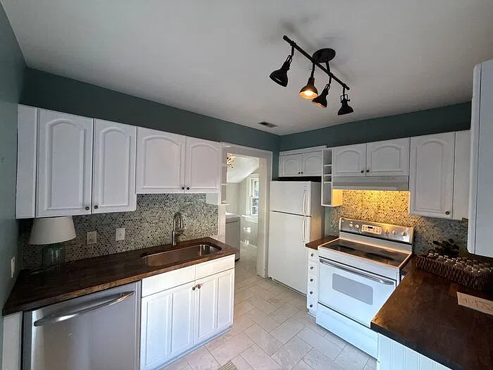 2 bed, 1.0 bath, 1007 sqft, $2,500 — Photo 4