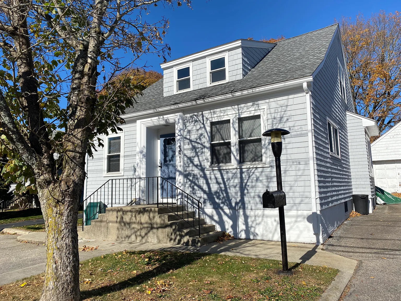 381 Maple Ave — Photo 1