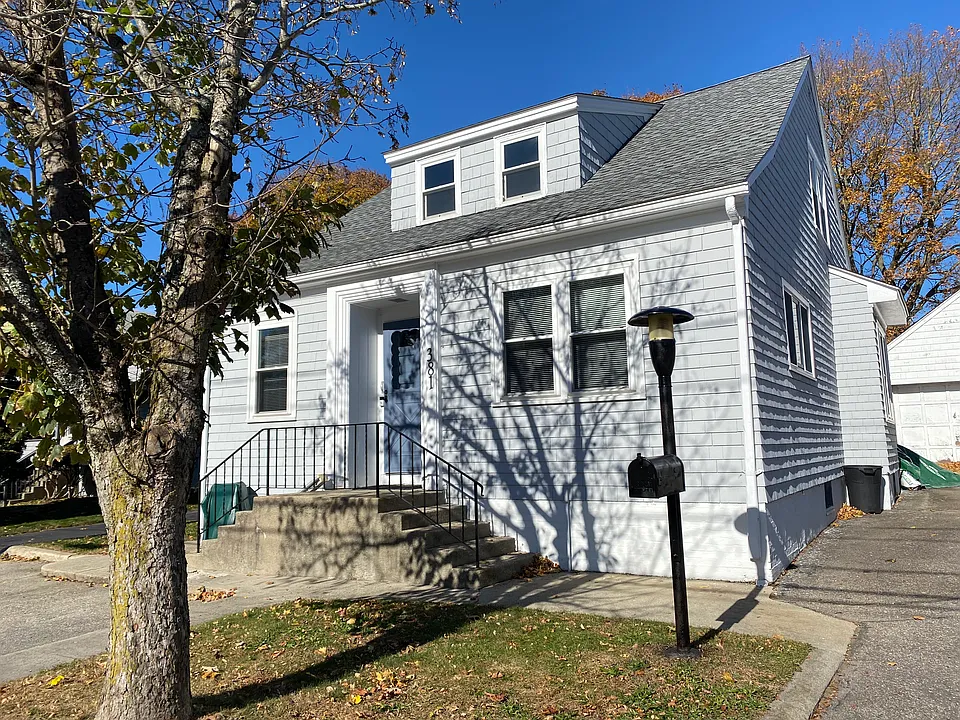 381 Maple Ave #1