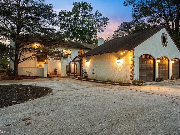 3rd image of 800 Plymouth Rd