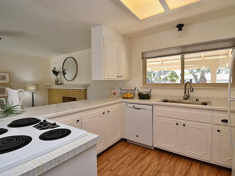 4325 Satinwood Dr — Photo 8