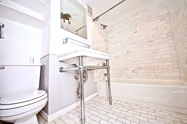 Rented by Bien Realty Ltd | media 74