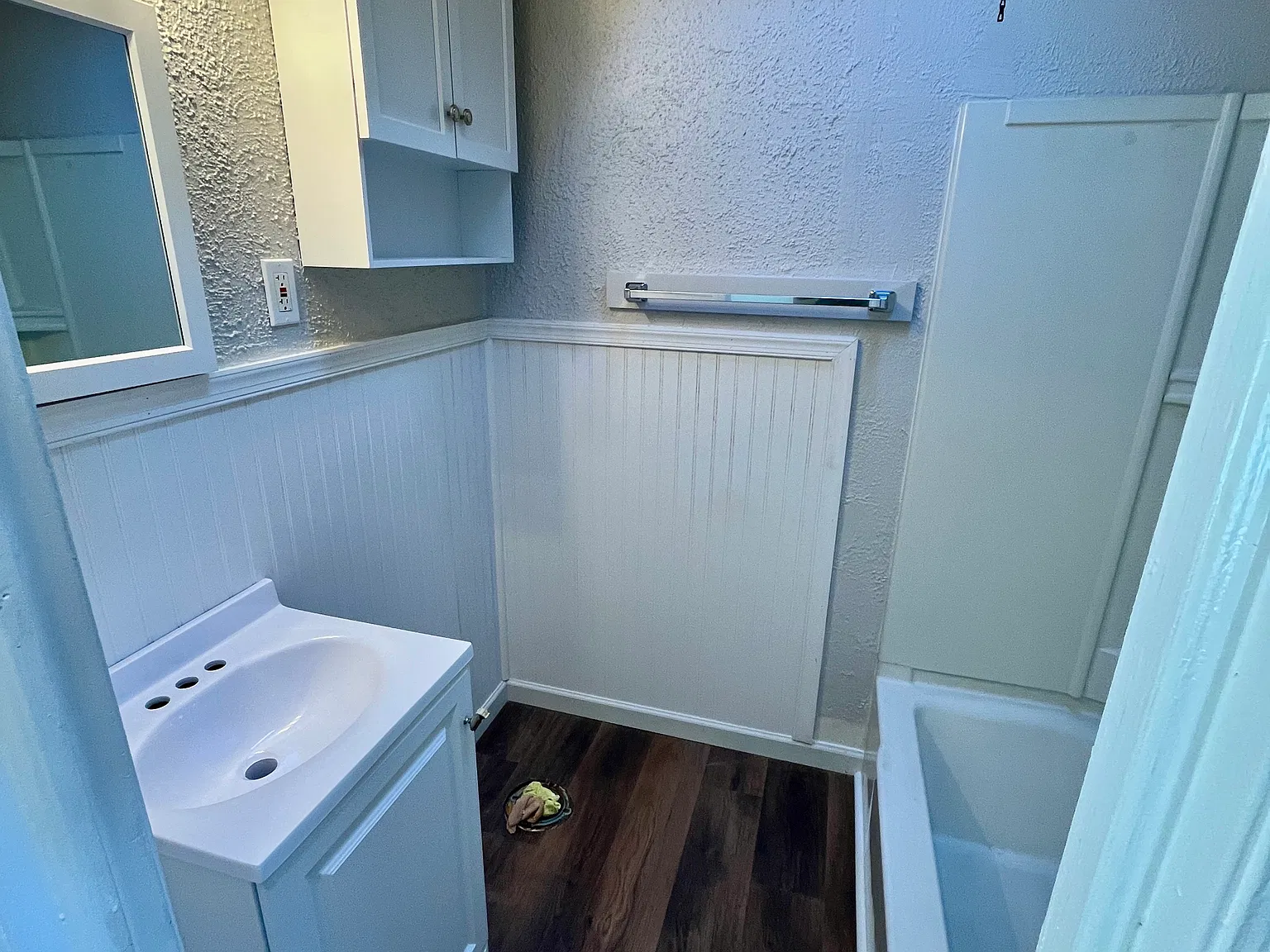 142 Ervin Ave — Photo 4