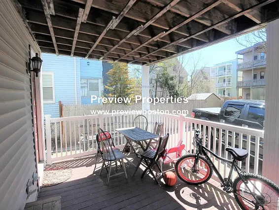 N Harvard St — Photo 29