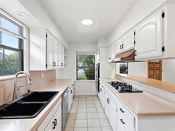 5th image of 6637 Balcom Ave