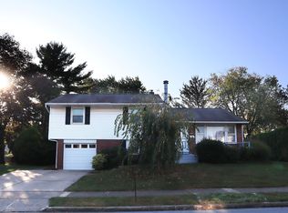 1923 Ravenwood Dr, Bethlehem, PA 18018