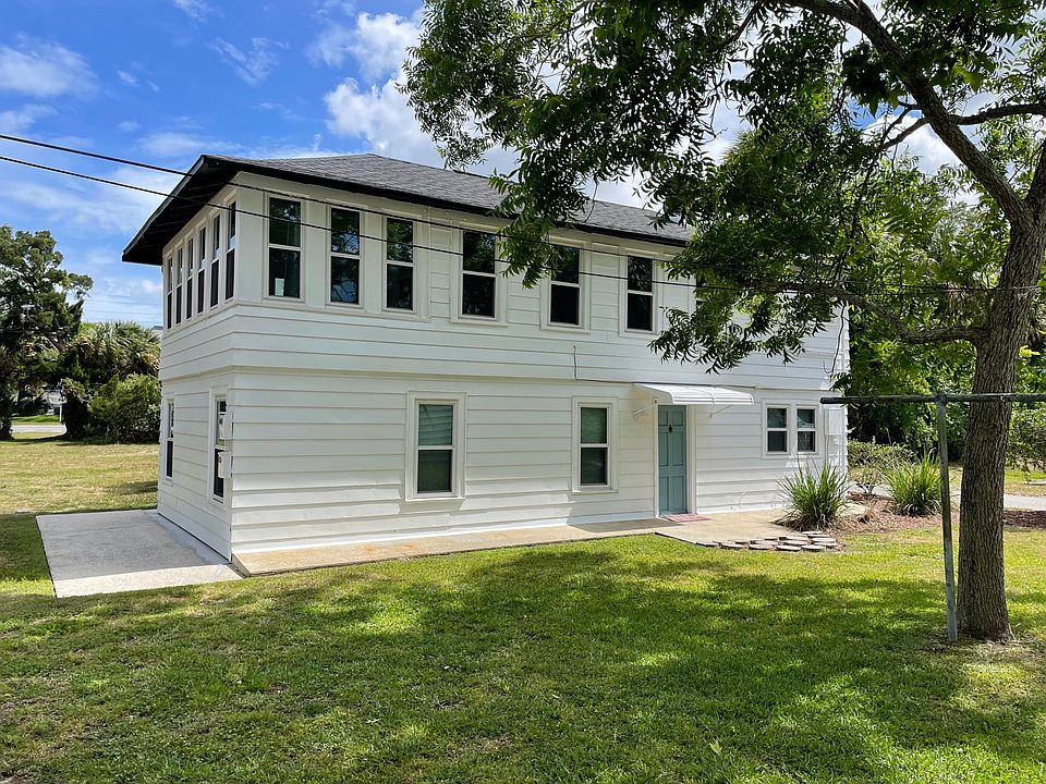 1st image of 304 Live Oak St #A