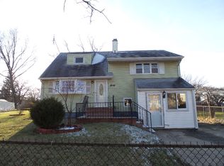 60 Stuyvesant Ave, Somerset, NJ 08873
