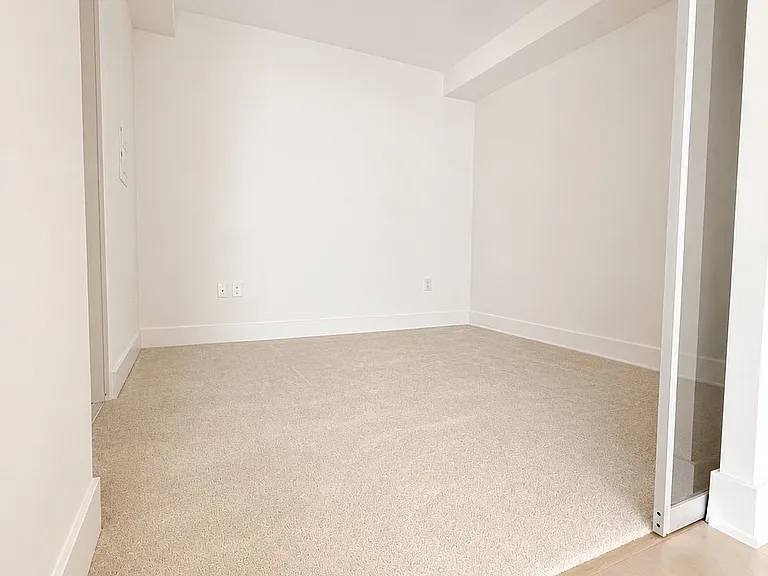 955 Bay St #412 — Photo 10