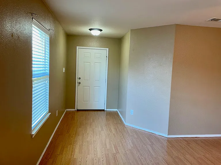 12737 Northern Pine Dr — Photo 3