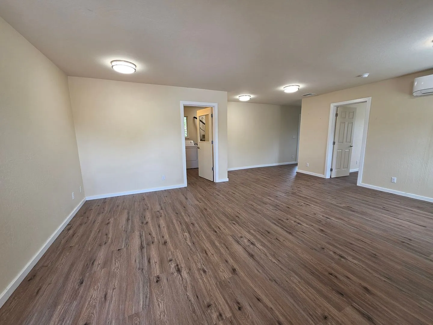 Large 1 Bed Upstairs Unit with Lots of Outdoor Living Space — Photo 4