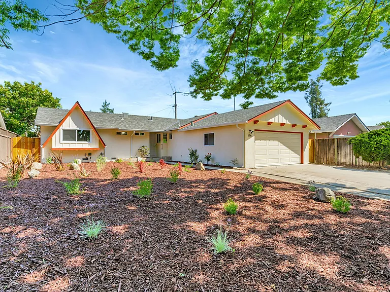 1581 Willowdale Dr — Photo 2