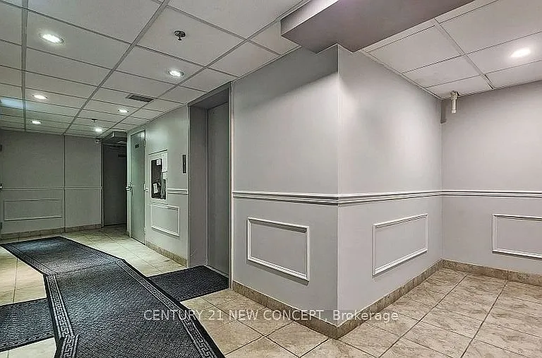 7451 Yonge St #101 — Photo 23