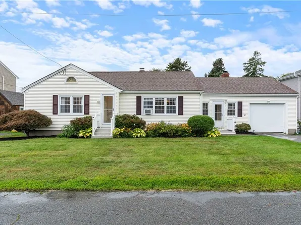 8 Wheeler Ave, Bristol, RI 02809