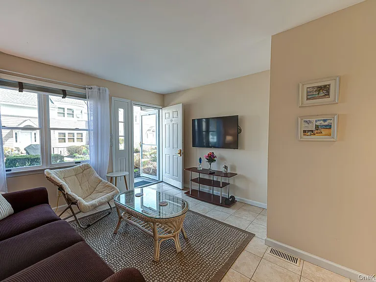 49 Canoe Place Rd #212 — Photo 3