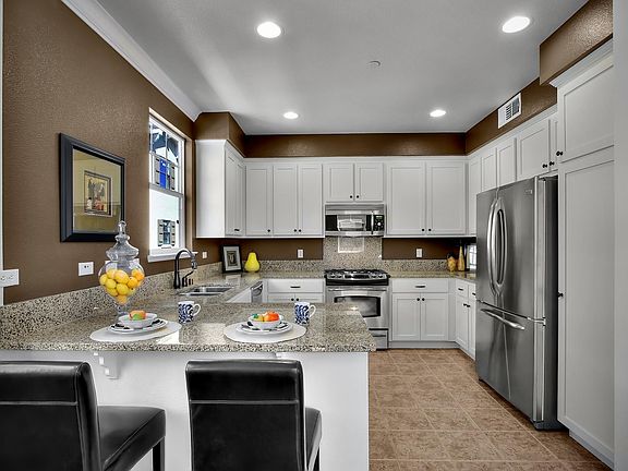 Spacious, upgraded kitchen