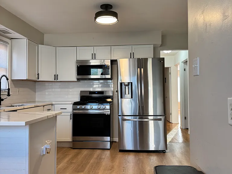 417 Hirsch Ave — Photo 4
