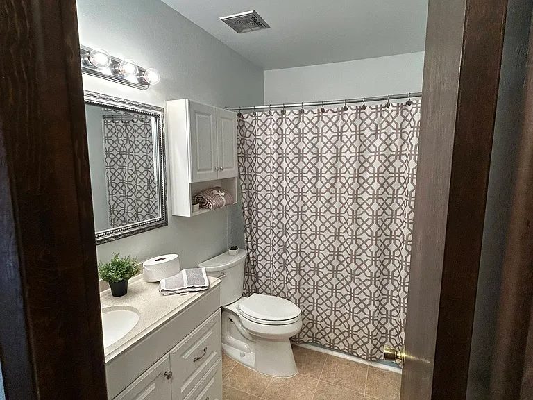 723 N Center St — Photo 11