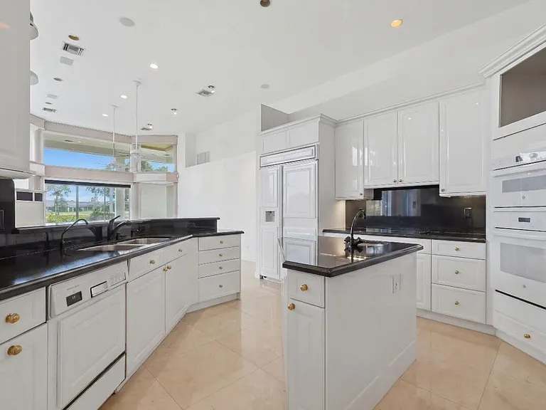 1716 NW 124th Way — Photo 57