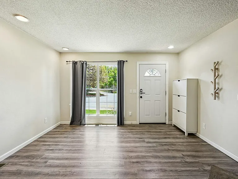 1732 S Blackhawk Way #C — Photo 4