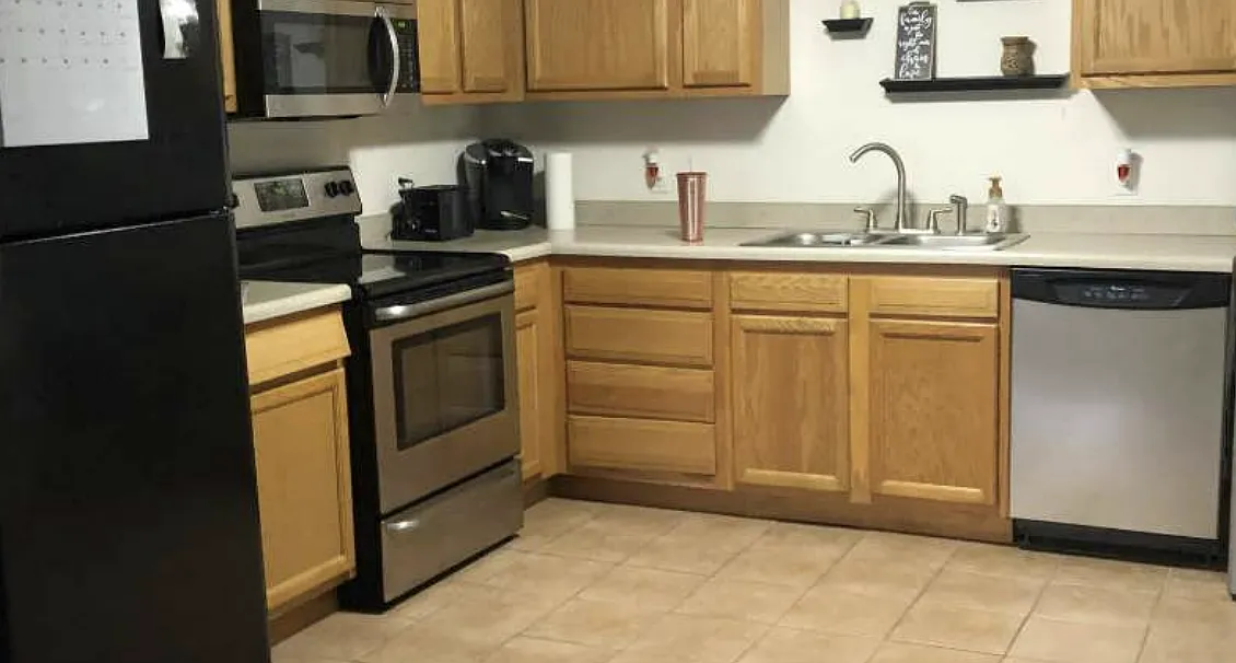 Twin Oaks Apartments — Photo 1