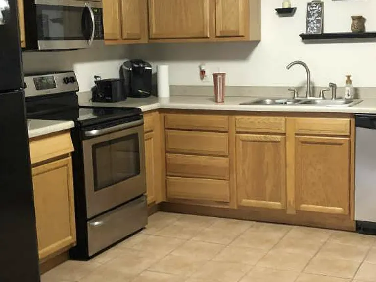 Twin Oaks Apartments — Photo 1
