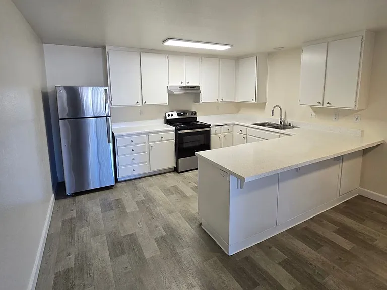 Highland View Apartments — Photo 28