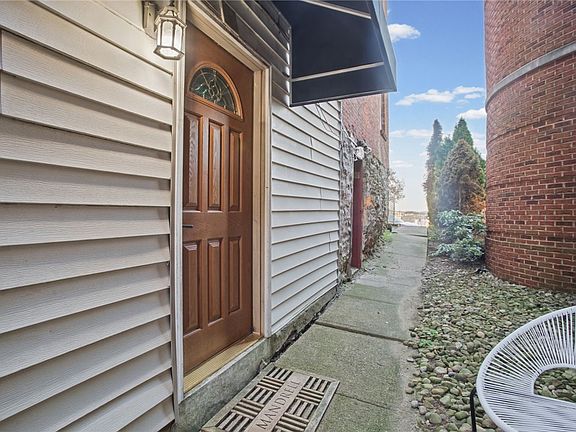 2nd image of 327 Grandview Ave #101